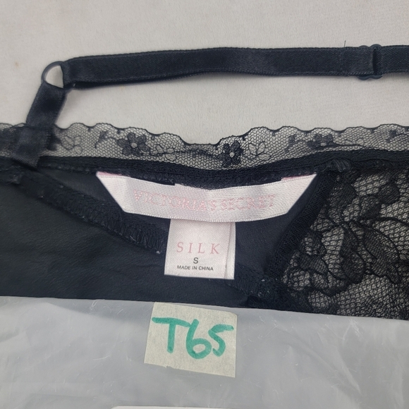 Victoria's Secret 100% silk cropped black cami in size small - Picture 5 of 5